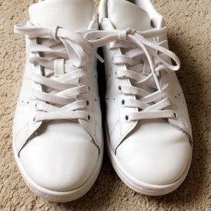 Stan Smith White tennis shoes 👟